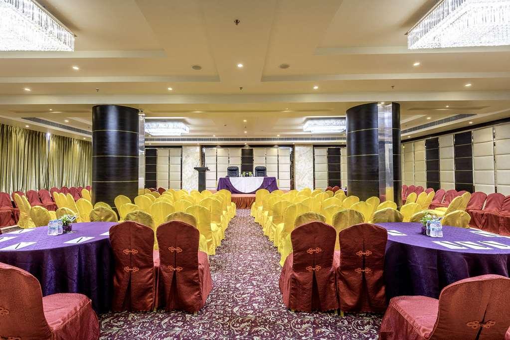 Clarion Inn Jaipur Kukas Удобства фото