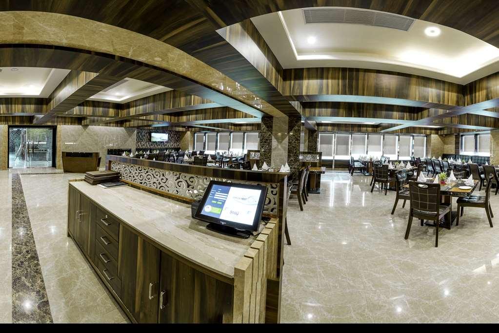 Clarion Inn Jaipur Kukas Ресторан фото