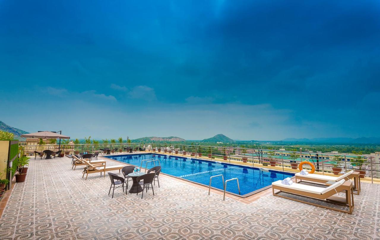 Clarion Inn Jaipur Kukas Экстерьер фото