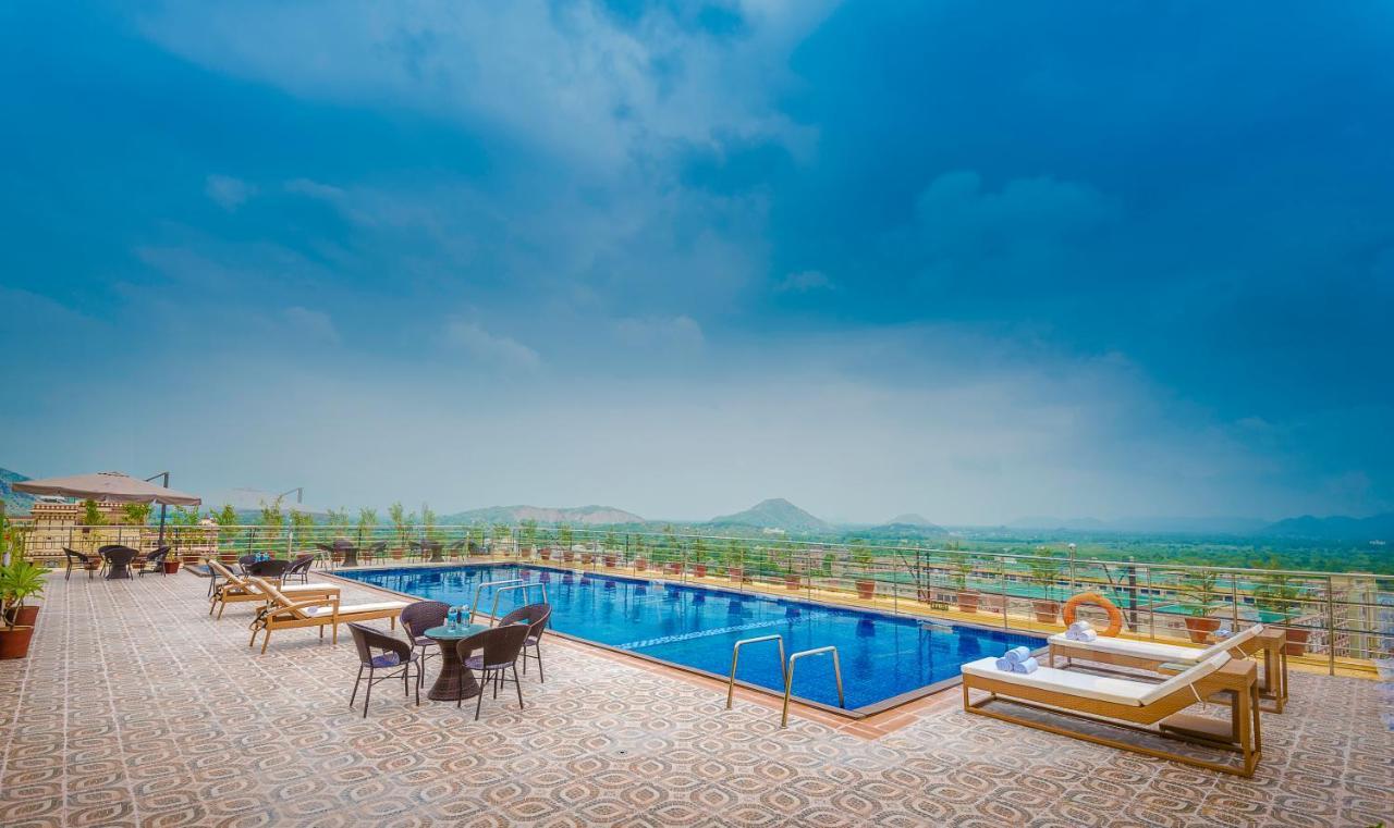 Clarion Inn Jaipur Kukas Экстерьер фото